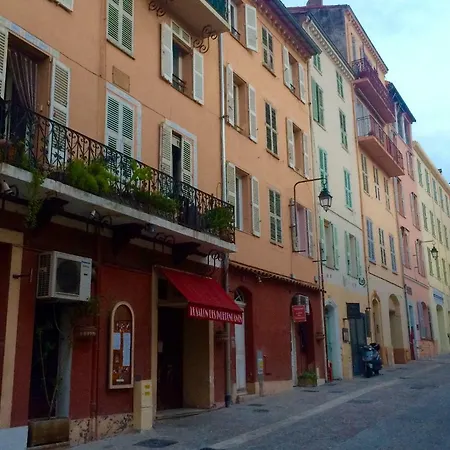 Bright Loft Apartment *